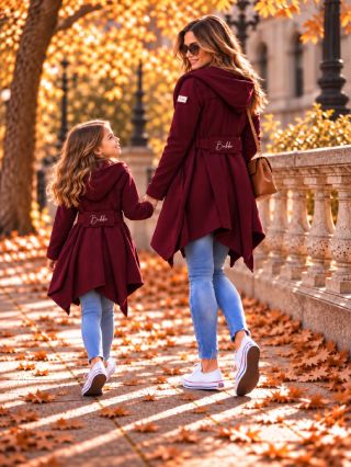 🍂 Dve generácie, jeden štýl, nekonečne veľa krásnych chvíľ! ❤️ Mama & dcéra v dokonale zladených kabátikoch Bubbe. 🍁✨...