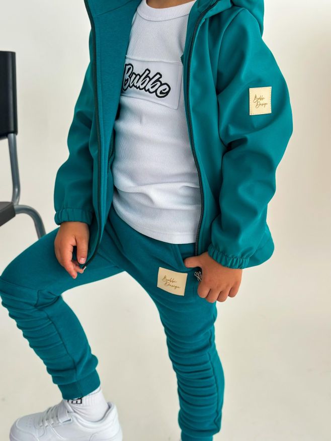 Všetko potrebné do nečasu a chladu 🍁🌧️❄️ www.bubbe.sk / www.bubbe.cz Softshell bunda, tria zateplené tepláky, jesenný...