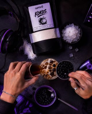 Bubble tea nekončí u čaje. A už vůbec ne u jedné příchutě. Naše práškové směsi jsou přesně ten moment, kdy si doma...
