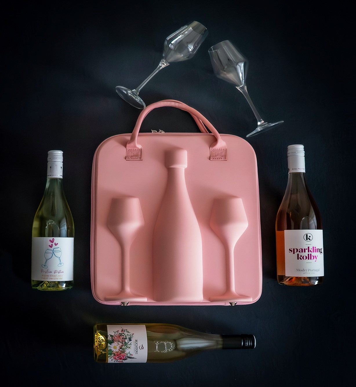 Jak vybrat správné víno do kabelky + tipy na servírování na cestách