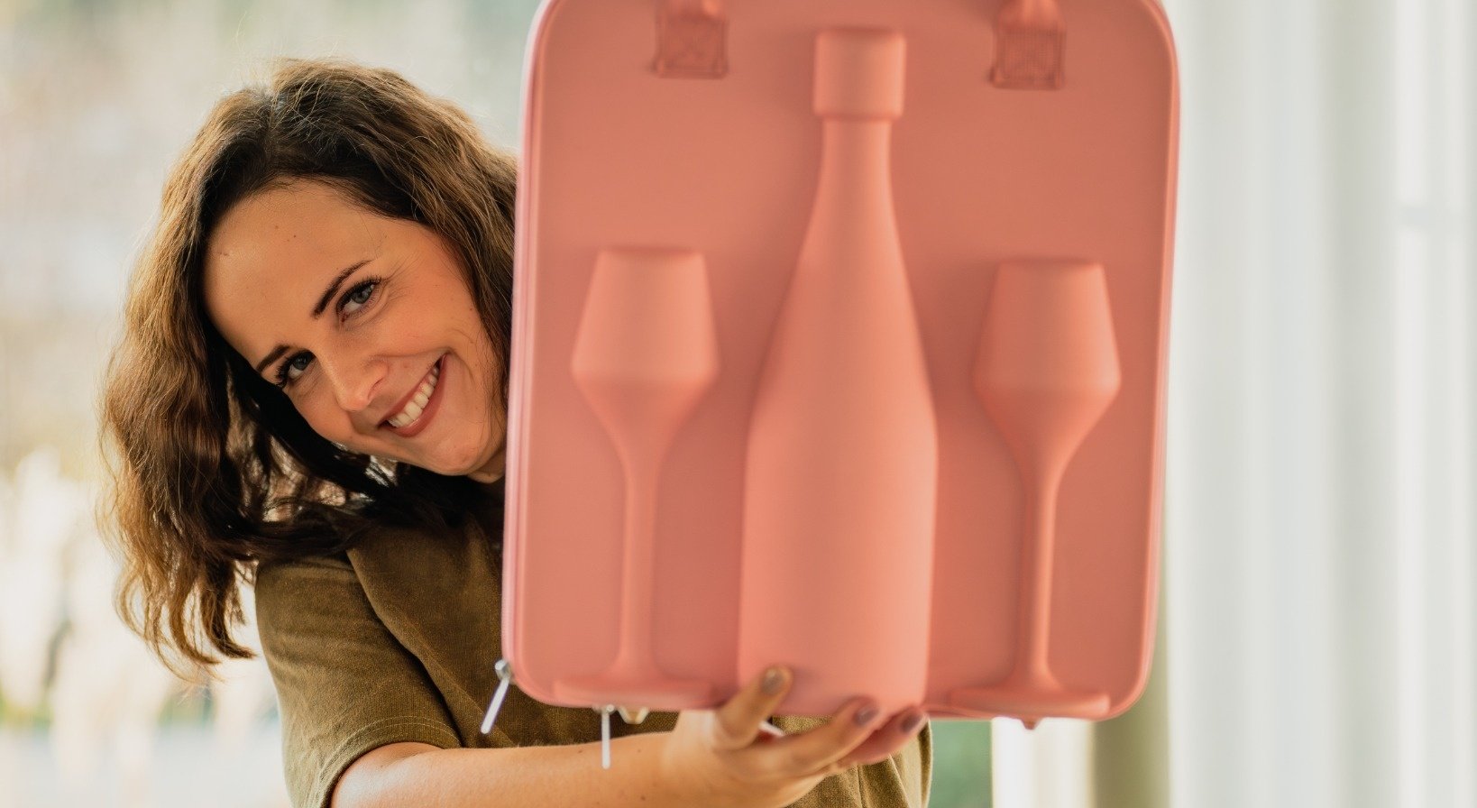 5 důvodů, proč se kabelka na víno stane must-have doplňkem každé party (a nejen party!)