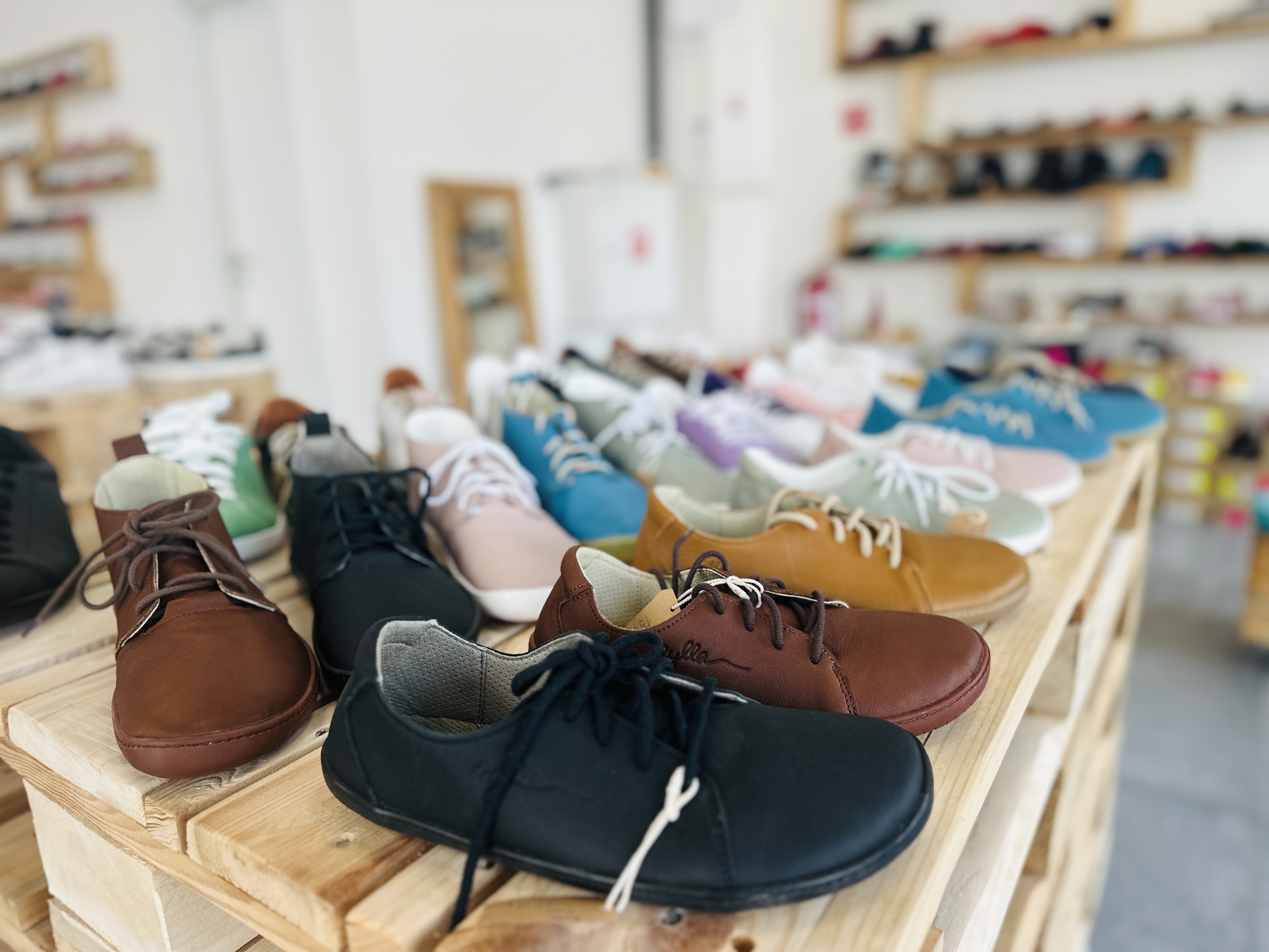 Výber dámskej a pánskej barefoot obuvi v predajni bububu.sk