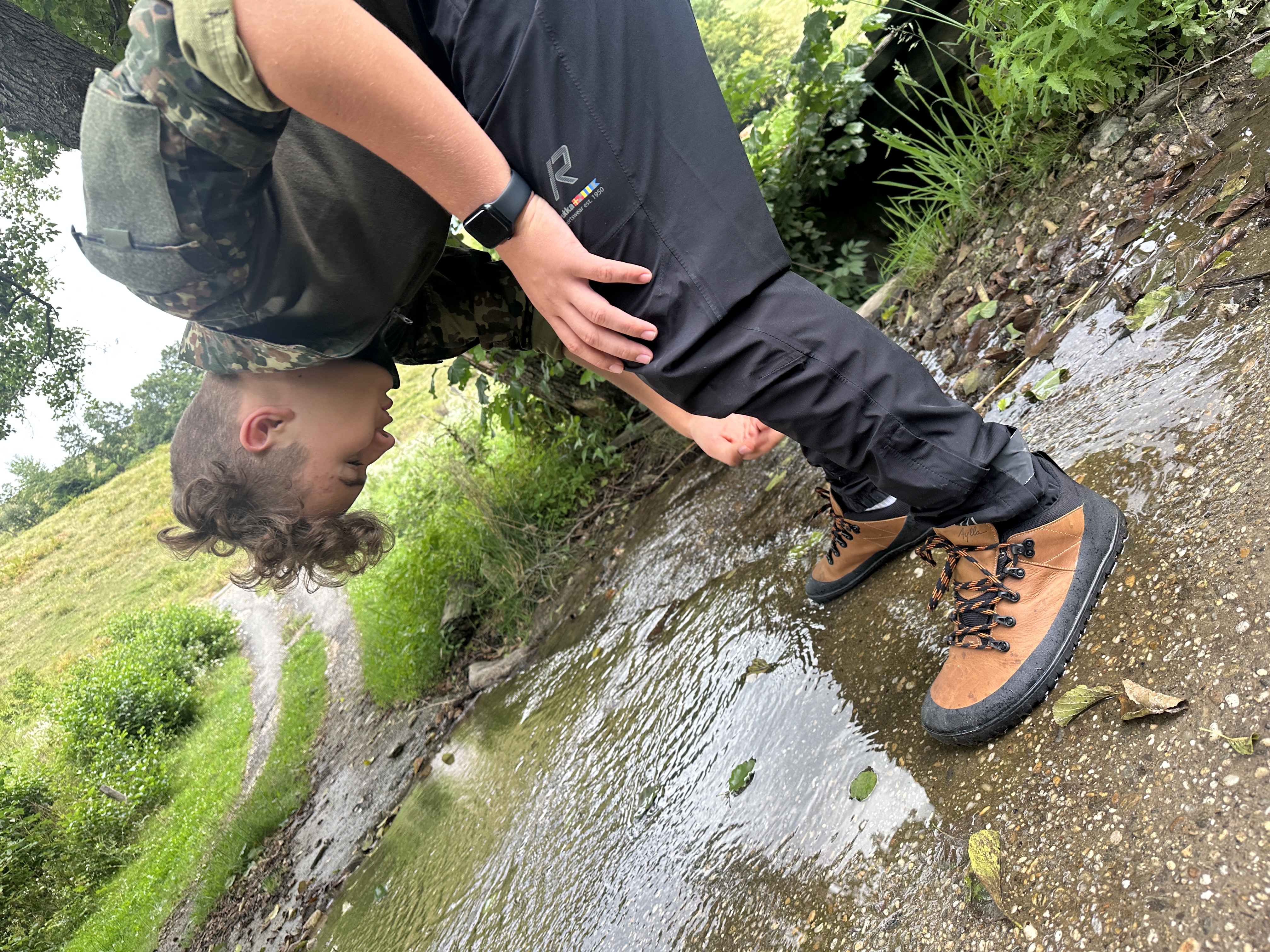 Pánska barefoot turistická obuv v teréne