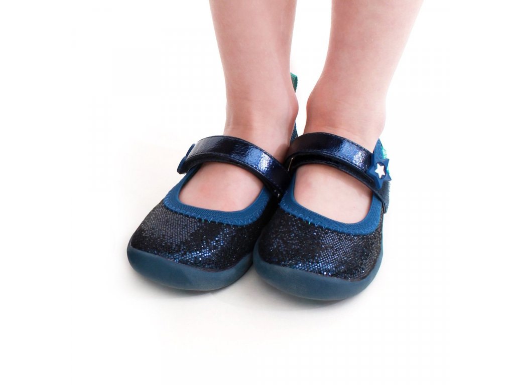 Baby Shoes (0-12 mos) Baby Shoes ( mos) From kicking to crawling to walking, we've got baby feet covered. All of our baby shoes are designed to mimic barefoot and feature soft, .