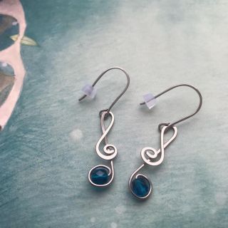 Tyrkysové houslové klíče Velikost 3 cm 180,- #bubunsperky #bubunjewelry #sperkyzoceli #chirurgickáocel #houslovyklic...