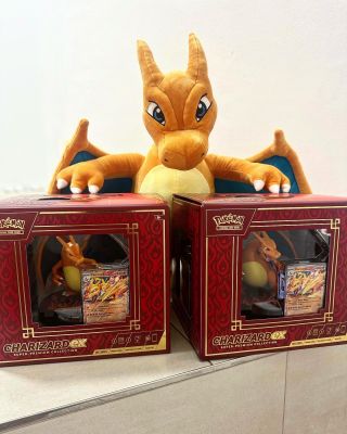 Nově skladem Charizard ex Super-Premium Collection Balení obsahuje: foilová promo karta - Charizard ex 2 foilové karty -...