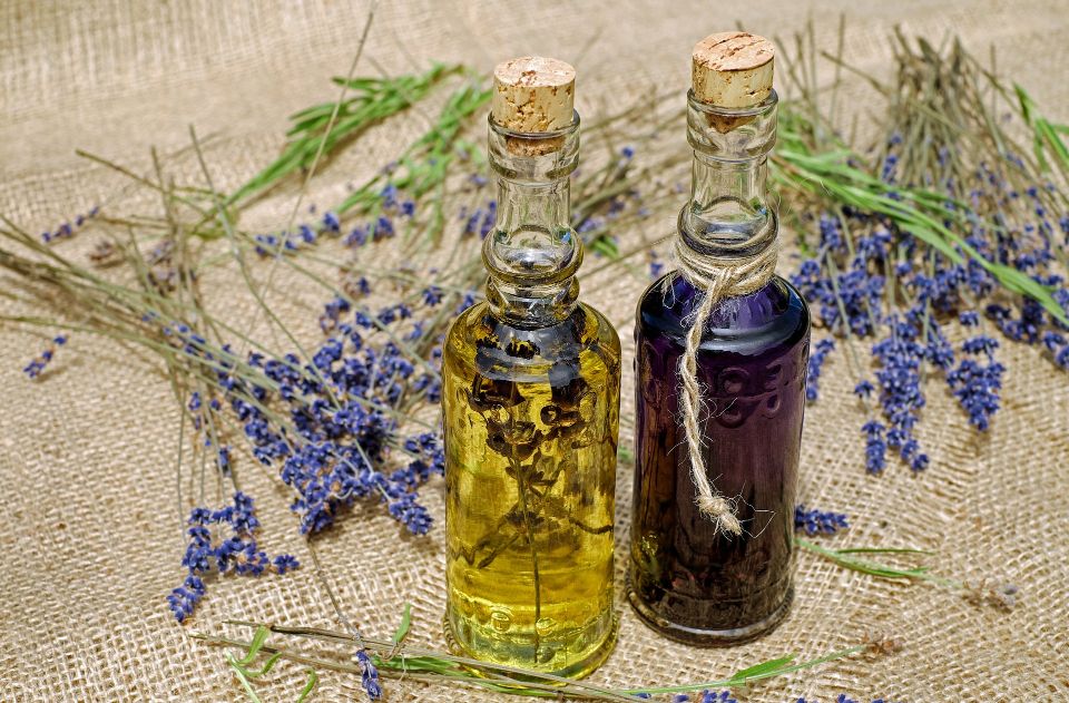 Éterické oleje - vlastnosti, účinky a recepty