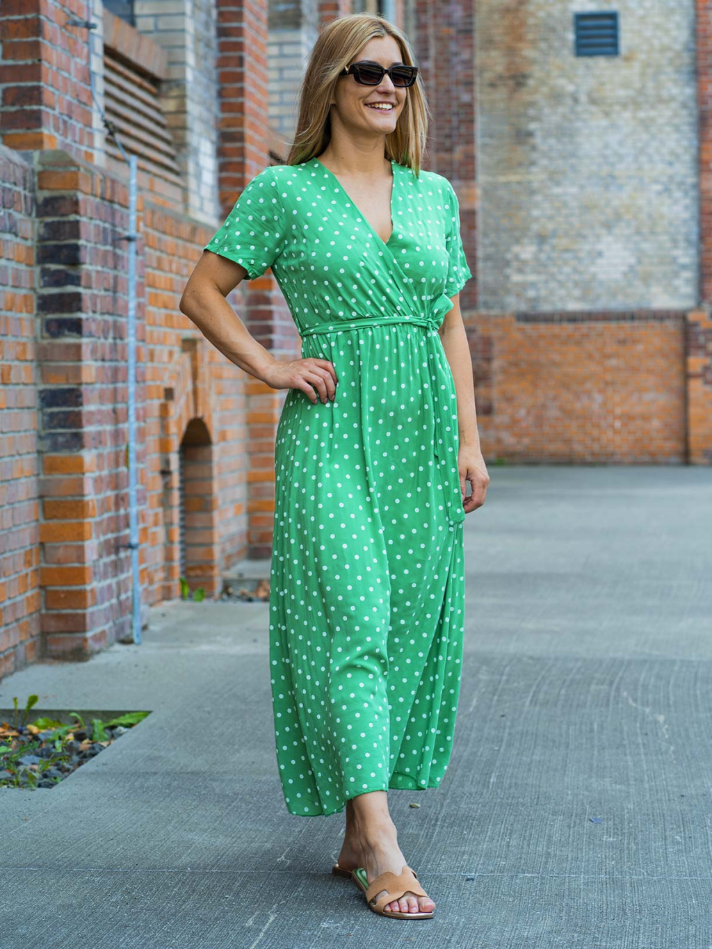 Šaty Niobé - zelené s puntíky