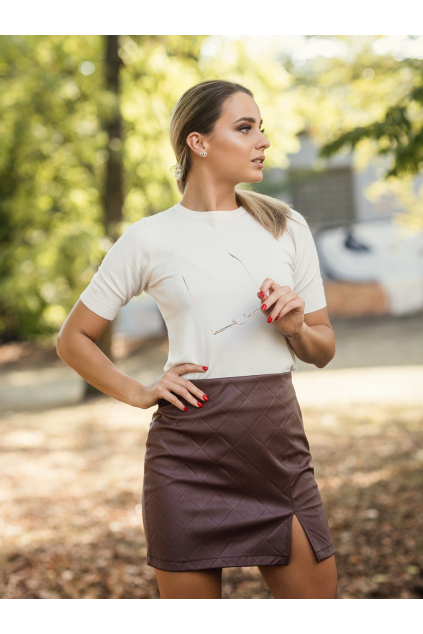 Hnědá sukně s rozparkem z ekologické kůže