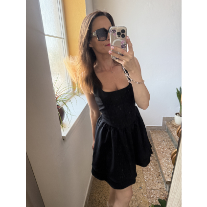 Černé elegantní šaty Queen
