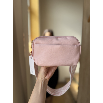 Růžová koženková crossbody Love s nastavitelným popruhem