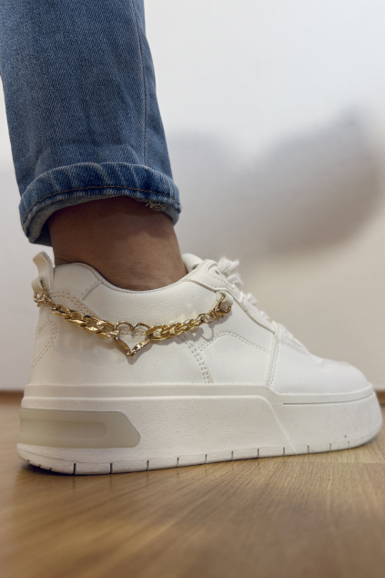 Bílé mokasíny s řetízkem