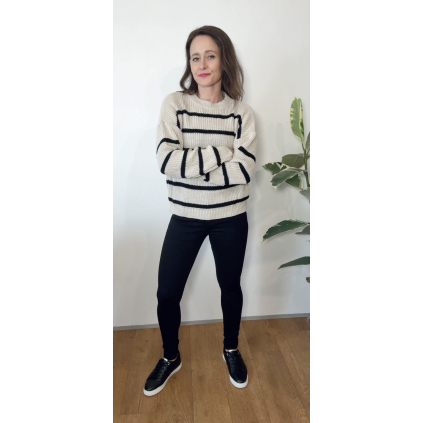 ČERNÉ PUSH-UP DŽÍNY SARA