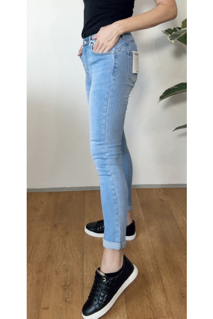 DŽÍNY EMMA - SVĚTLE MODRÉ PUSH-UP SKINNY