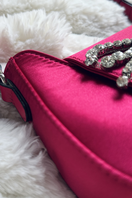 SAMETOVÁ KABELKA SE TŘPYTIVÝMI KAMÍNKY