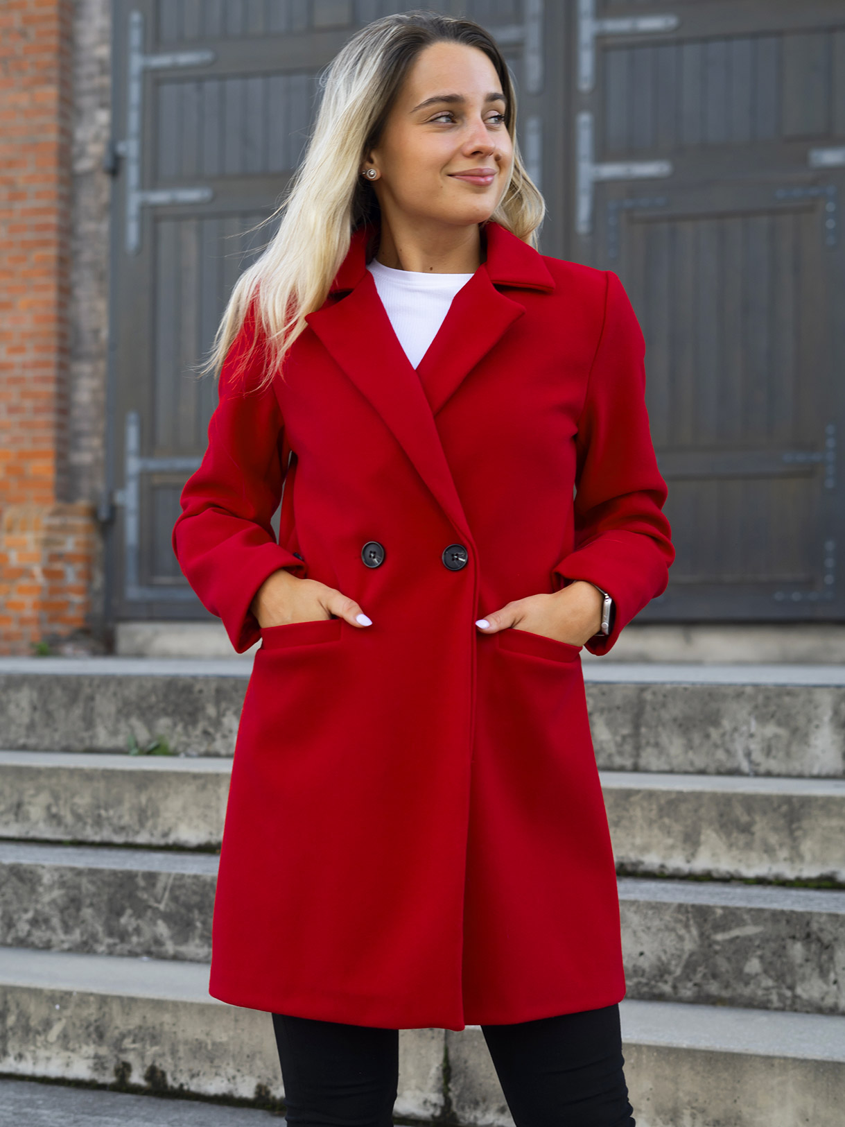 Červený elegatní kabát Luana s knoflíky Velikost: S