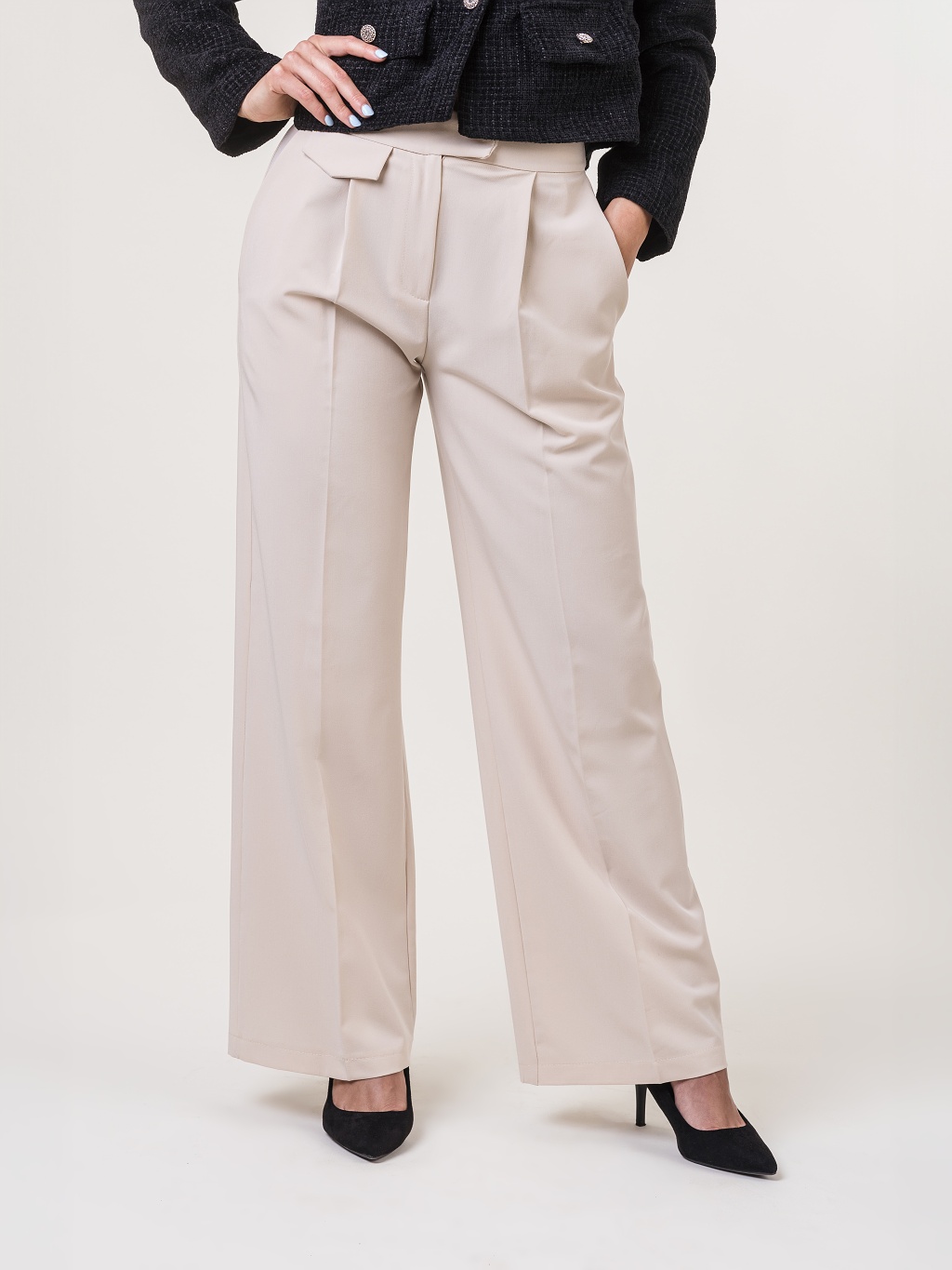 Béžové široké kalhoty Satria se záševky a imitací kapsičky Velikost: M