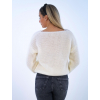15398 1 bily chlupaty svetr gladi s vystrihem do v