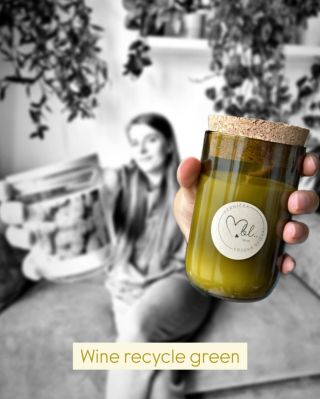 Věděli jste, že za každou vypitou láhví vína se zrodí naše nejoblíbenější svíčka Wine rycycle green? A to není všechno! Po...