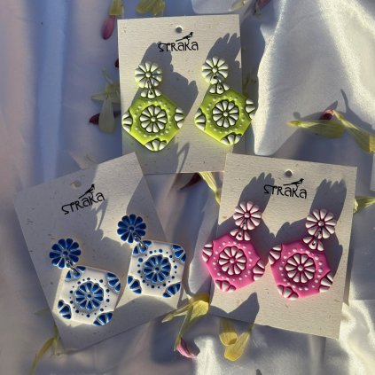 straka nausnice handmade polymer polymerova hmota straka rucna praca folklorne nausnice folklor tradicia kvet
