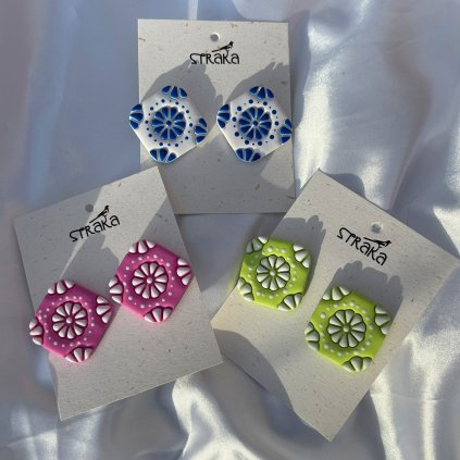 straka nausnice handmade polymer polymerova hmota straka rucna praca folklorne nausnice folklor tradicia kvet