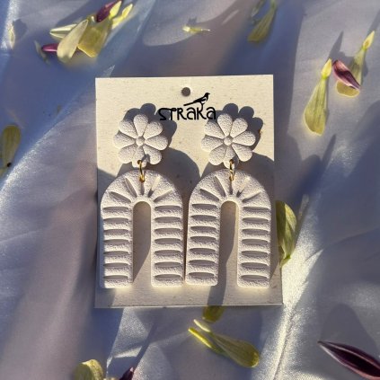 straka nausnice handmade polymer polymerova hmota straka rucna praca folklorne nausnice folklor tradicia kvet geometria obluk