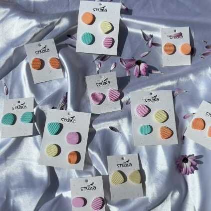 straka nausnice handmade polymer polymerova hmota rucna praca nausnice geometria obluk trojuholnik pruzky gula polobluk pastelove farby