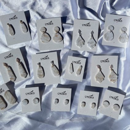 straka nausnice handmade polymer polymerova hmota straka rucna praca strieborna zlata mramor piesok plaz leskle nausnice ligotave trblietave zlate zapinanie