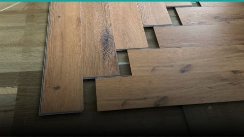 Záběr na detail vinylové podlahy BUKOMA HERRINGBONE U-CLICK