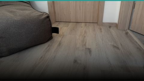 Záběr na místnost s vinylovou podlahou BUKOMA U-CLICK