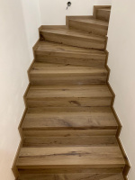 Vinylové schody bez nosu - BUKOMA PREMIUM Dub Halifax Tabákový - Bošovice - 3