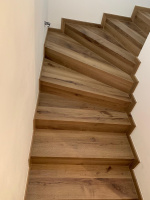 Vinylové schody bez nosu - BUKOMA PREMIUM Dub Halifax Tabákový - Bošovice - 4