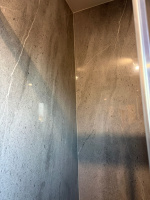 Ukázka obkladu koupelny velkoformátovými panely Longing MineCore Betonová Šedá - Ochoz u Brna 3