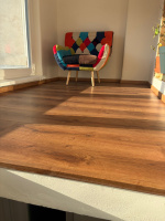 Vinylová podlaha a schody – Dub Rustikální Medový – Viničné Šumice (6)