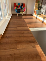 Vinylová podlaha a schody – Dub Rustikální Medový – Viničné Šumice (9)