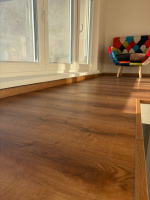 Vinylová podlaha a schody – Dub Rustikální Medový – Viničné Šumice (12)