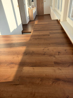 Vinylová podlaha a schody – Dub Rustikální Medový – Viničné Šumice (1)