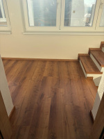 Vinylová podlaha a schody – Dub Rustikální Medový – Viničné Šumice (2)