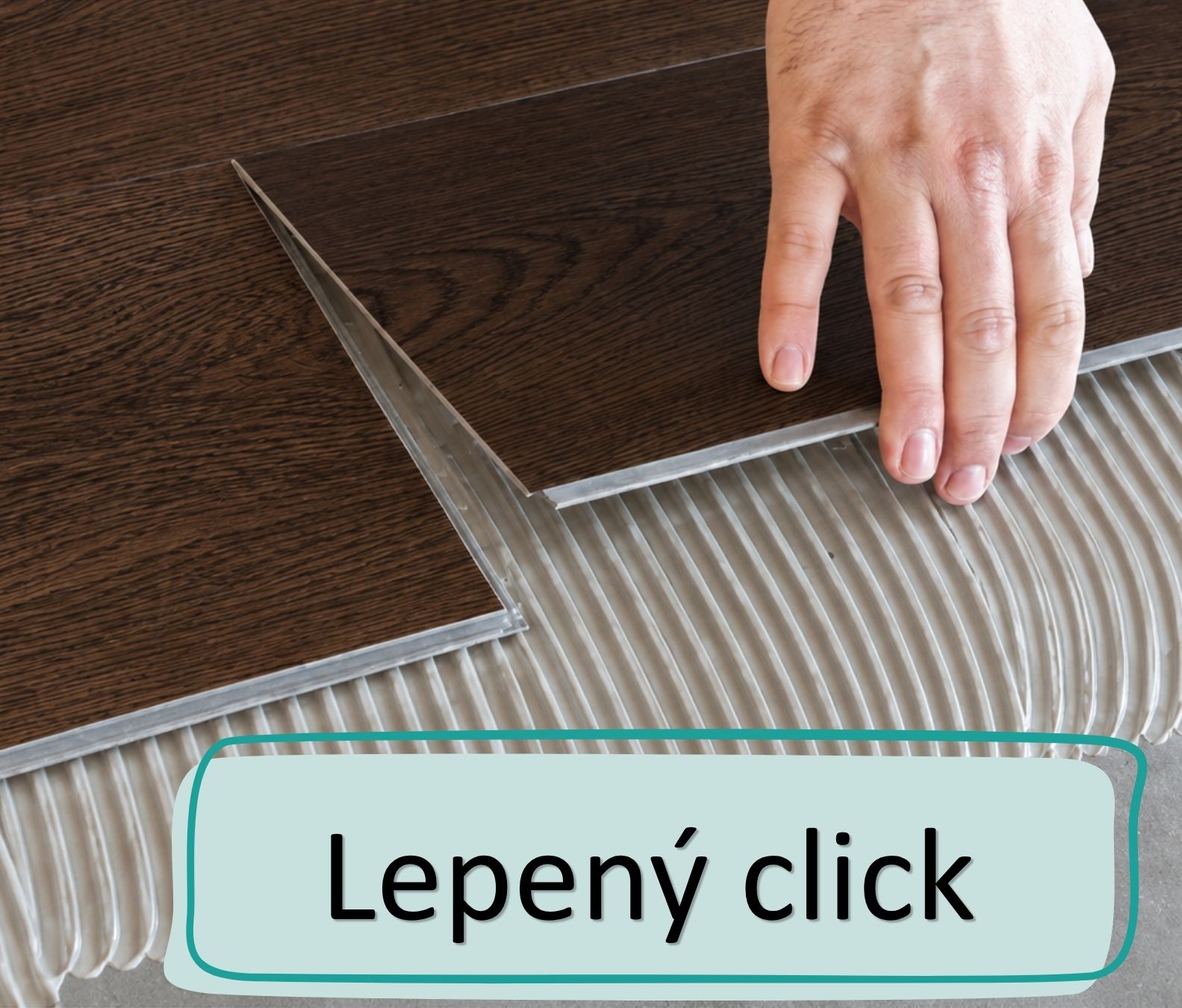 Celoplošné lepení clickové vinylové podlahy do lepidla naneseného zubovou stěrkou