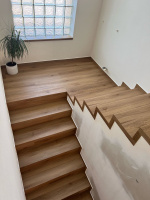  Bukoma-schody-z-vinylu-Dub-Bunbury