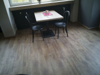  Restaurace-vinylova-podlaha-BUKOMA-PREMIUM-CLICK-dub-Prirodni-4