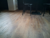  Restaurace-vinylova-podlaha-BUKOMA-PREMIUM-CLICK-dub-Prirodni-5