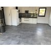 Vinylová podlaha BUKOMA STONE XL Beton Kámen Šedý - ukázka realizace