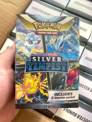 Kdo by neměl rád Lugii 🫡 Skladem booster bundle Silver Tempest ❄️ Přes den postupně nahodíme i nějaké Zard boxy, Prismatic...