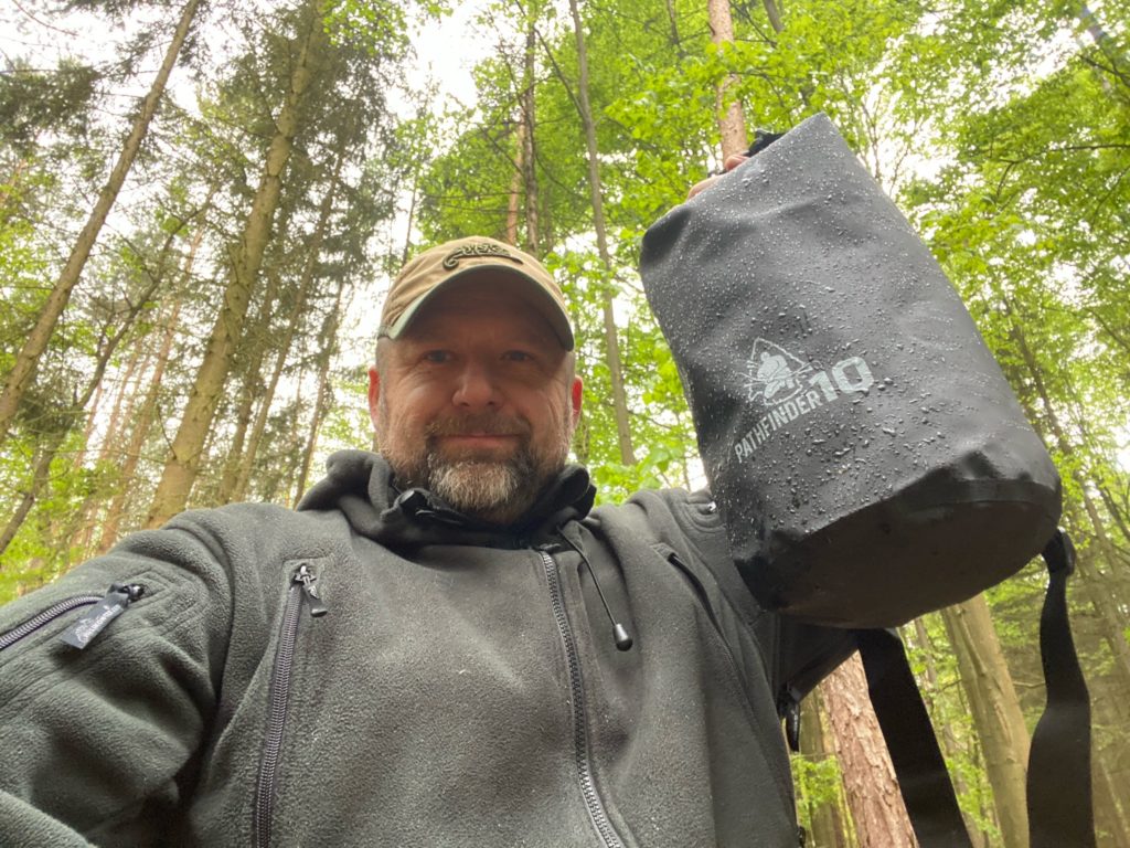 Jak udržet věci v batohu suché: drybag, vodotěsná schránka a správné sbalení