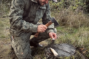 Jak vybrat sekeru do přírody? Na vandr, bushcraft, sekání i štípání