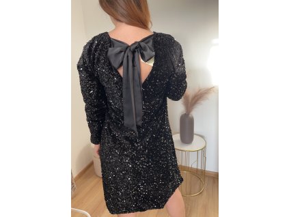 Šaty s flitry a mašlí