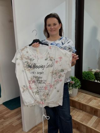 Obě barvy zatím volné Bavlna, velikost XL/2XL Cena 450,-