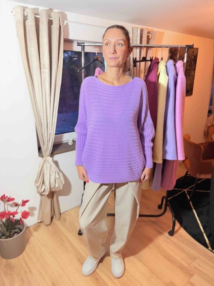 Svetr netopýřího střihu