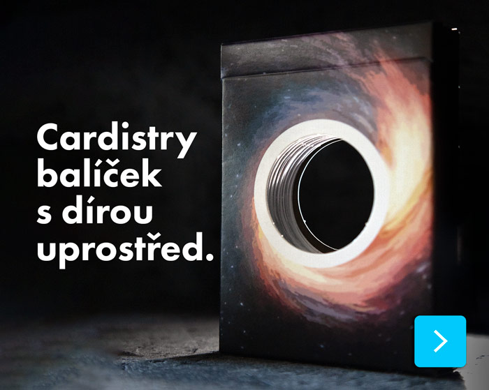 Orbit Black Hole jsou cardistry karty s dírou uprostřed balíčku.